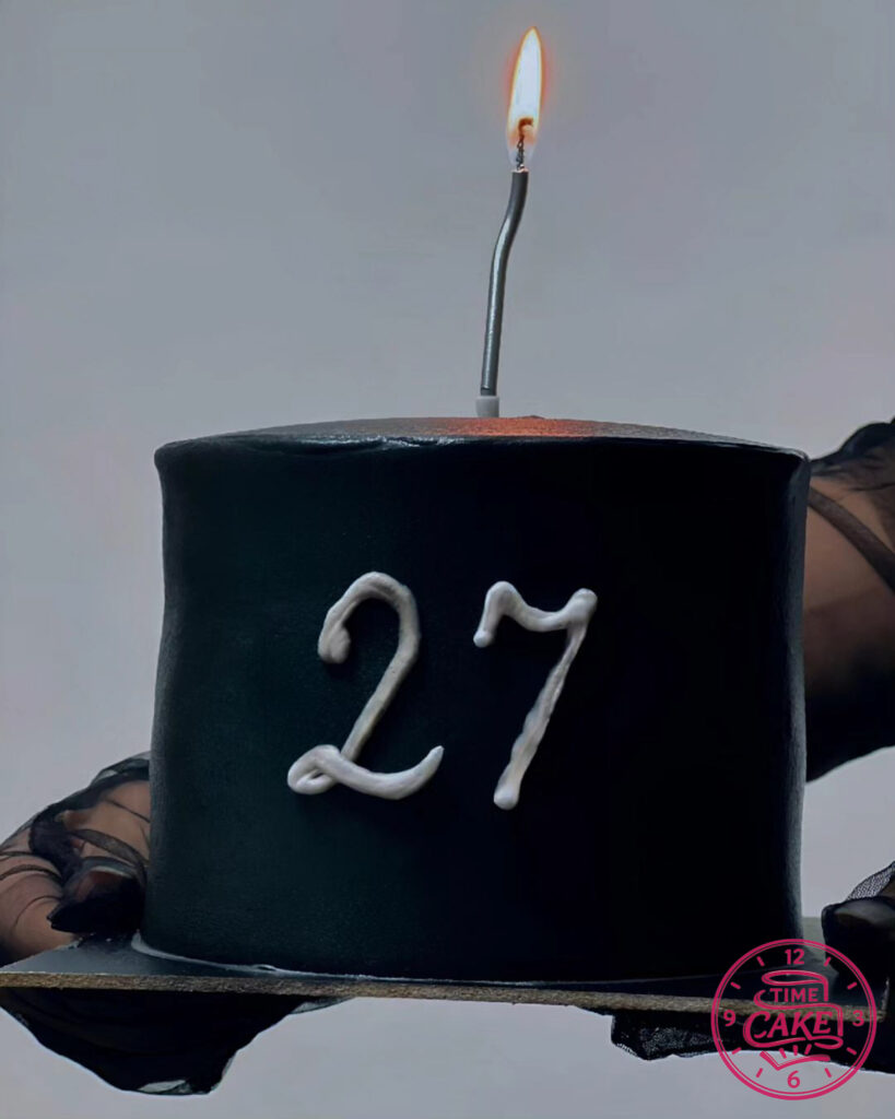 كيك لون أسود 12