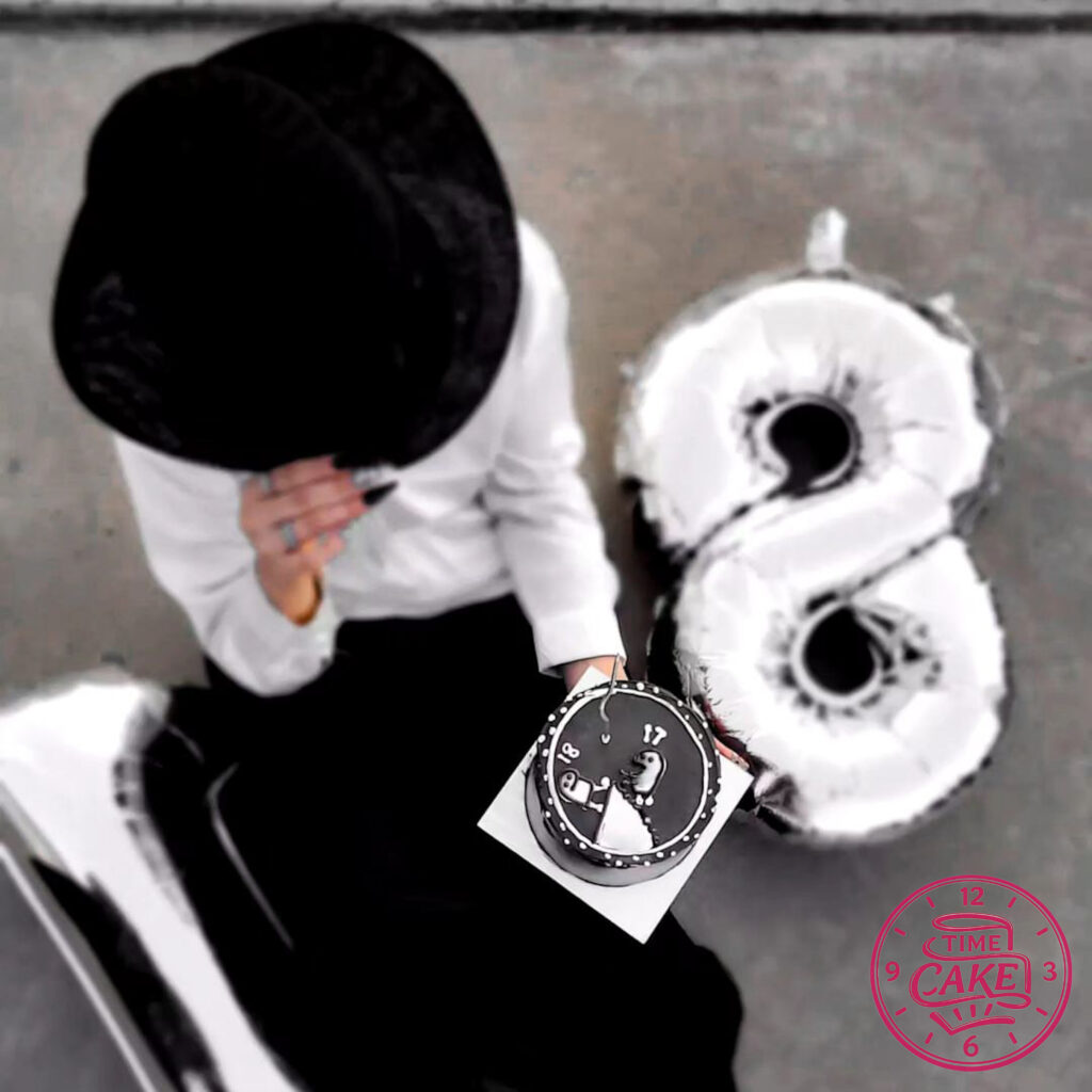 كيك لون أسود 10