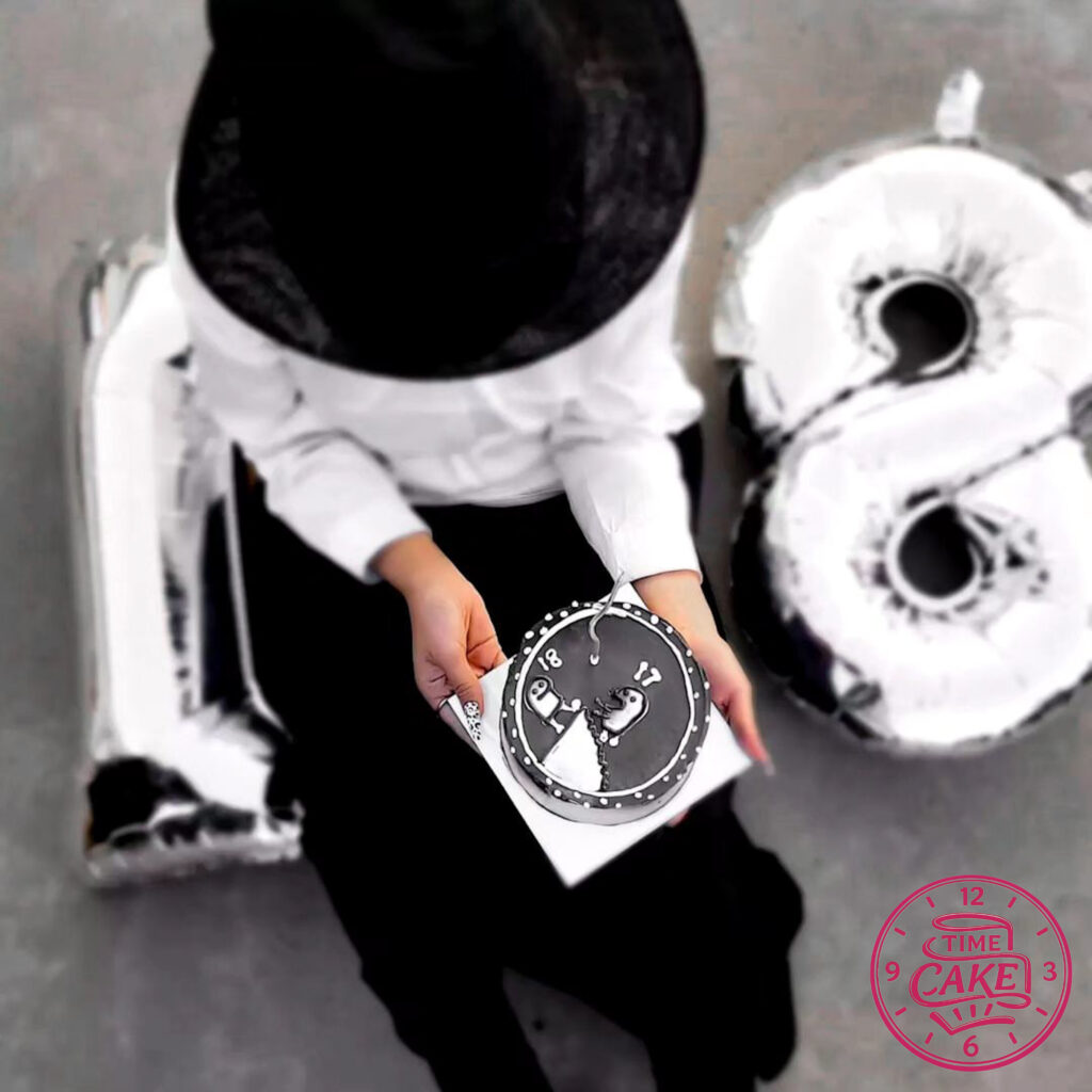 كيك لون أسود 10